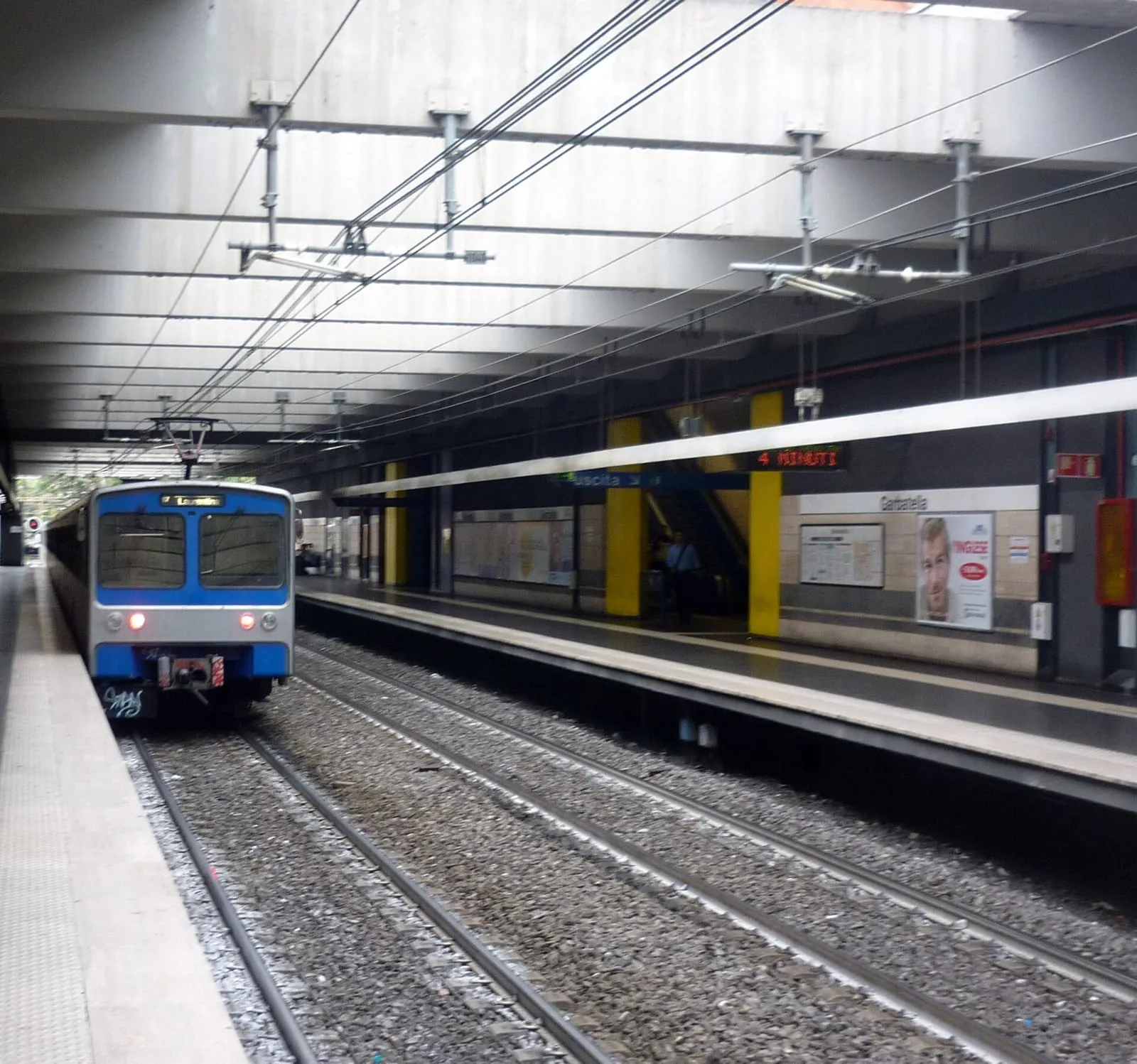Une rame de la ligne B à quai dans la station Garbatella, à Rome