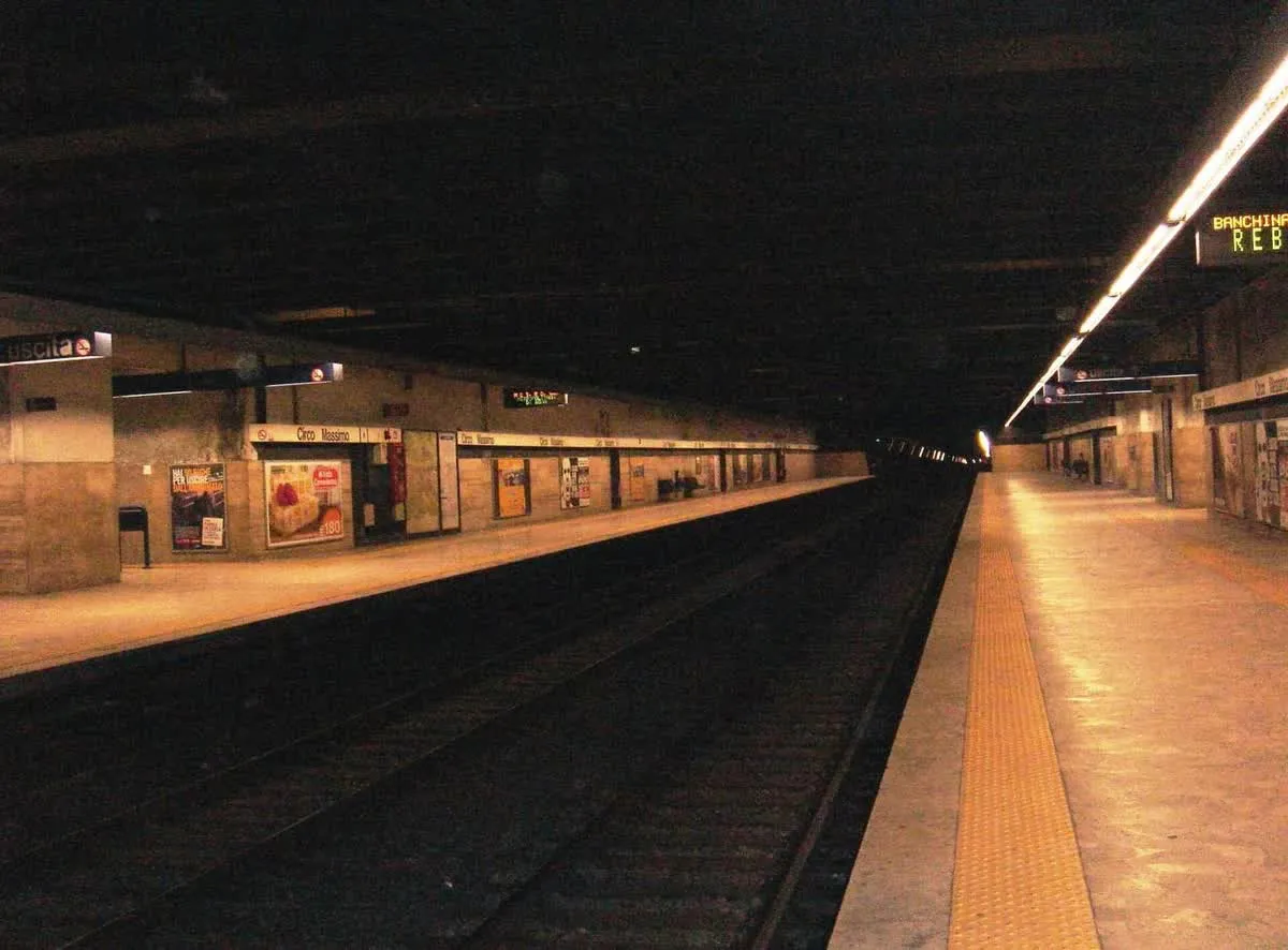 Le quai de la station de métro Circo Massimo, sur la ligne B de Rome