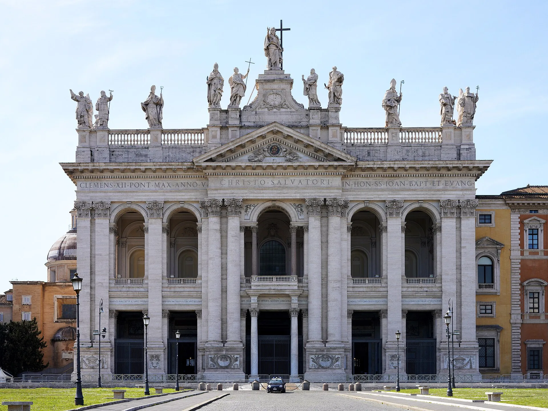 La façade de la basilique Saint-Jean-de-Latran et son obélisque