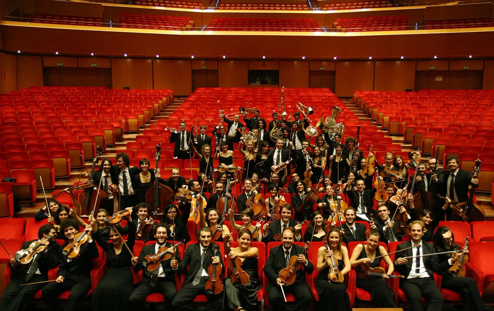 Salle de concert de l'Auditorium Parco della Musica à Rome, un orchestre sur scène