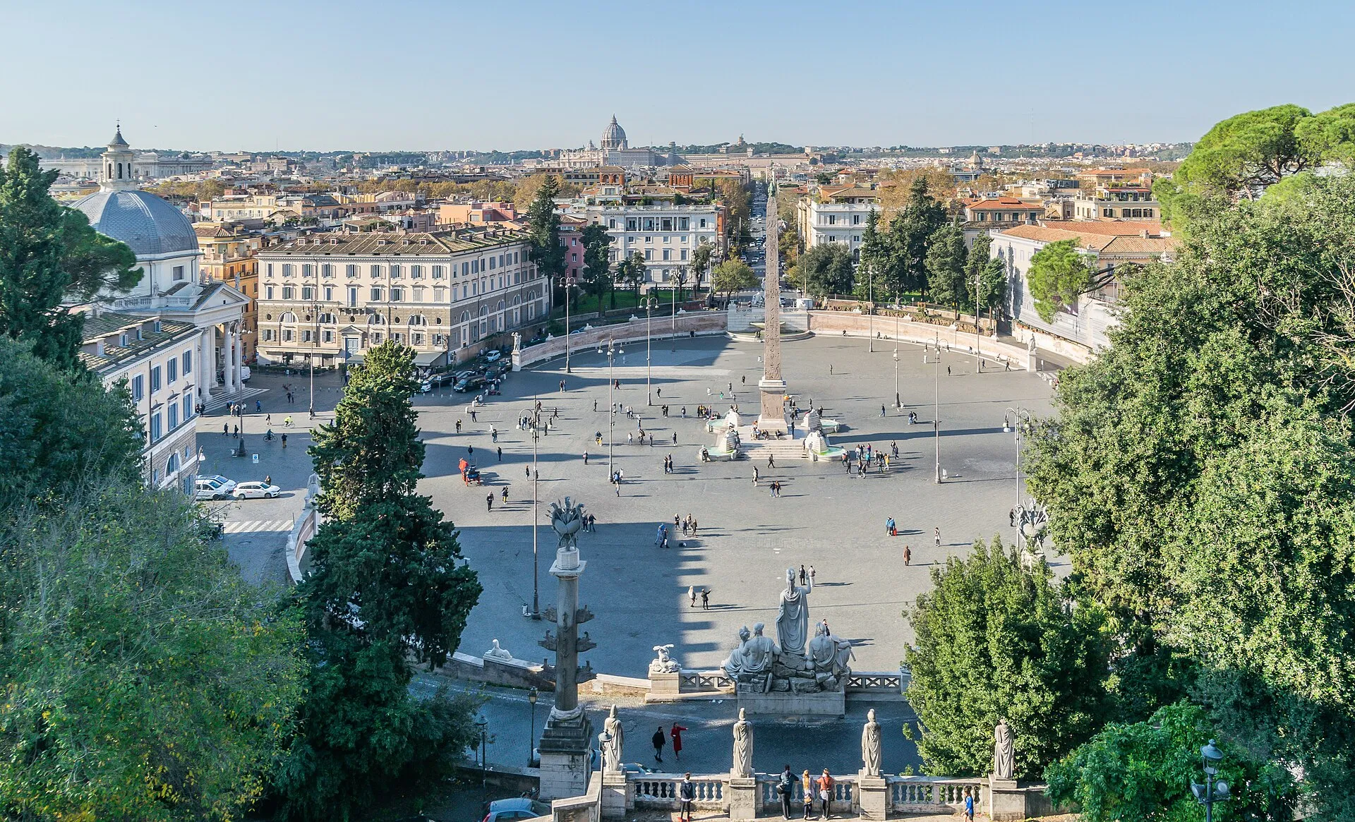 Vue plongeante sur la piazza del Popolo et son obélisque depuis la terrasse du Pincio