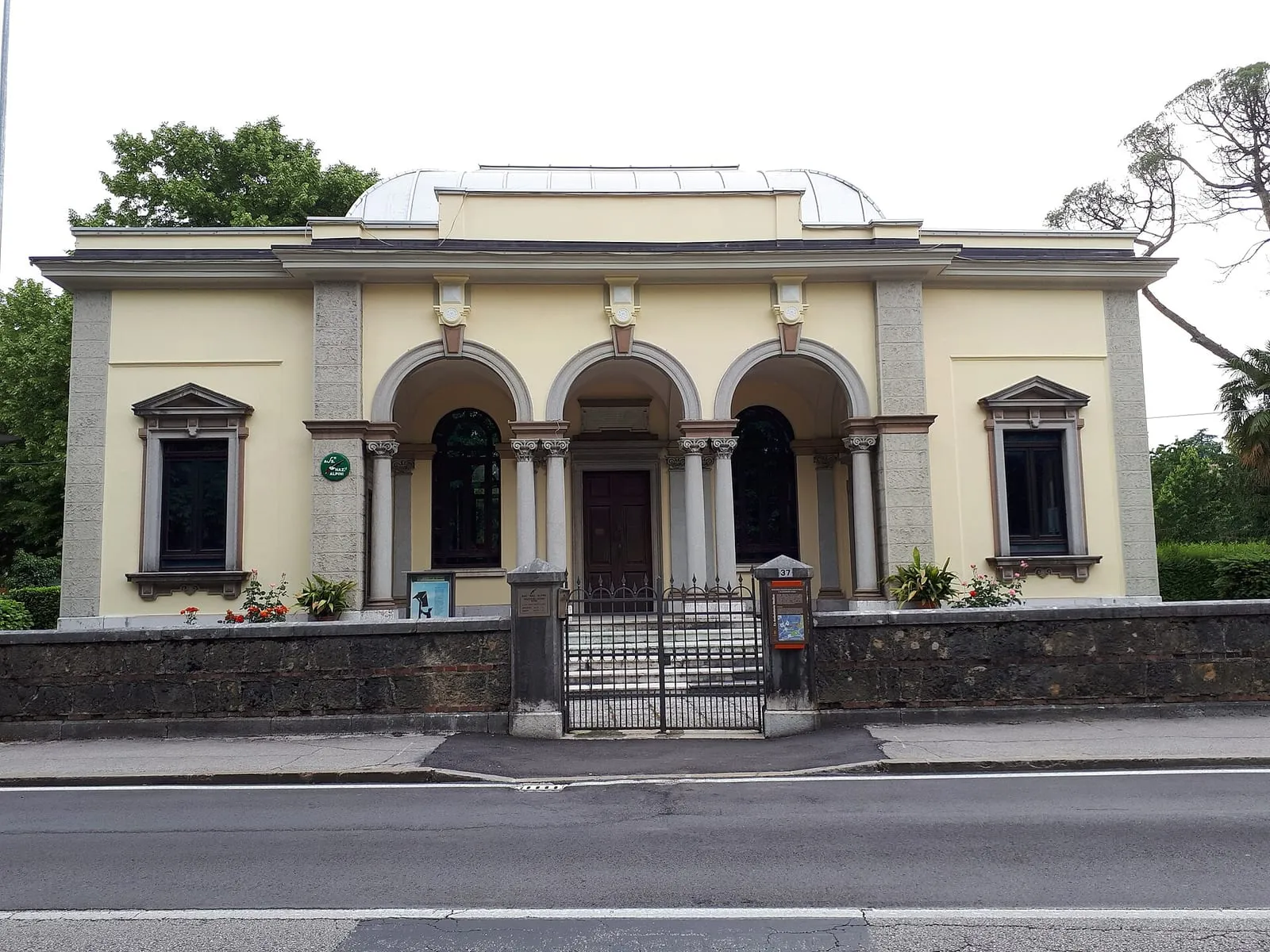 La façade d'un cabinet de médecine générale en Italie, ici à Schio, dans la Vénétie