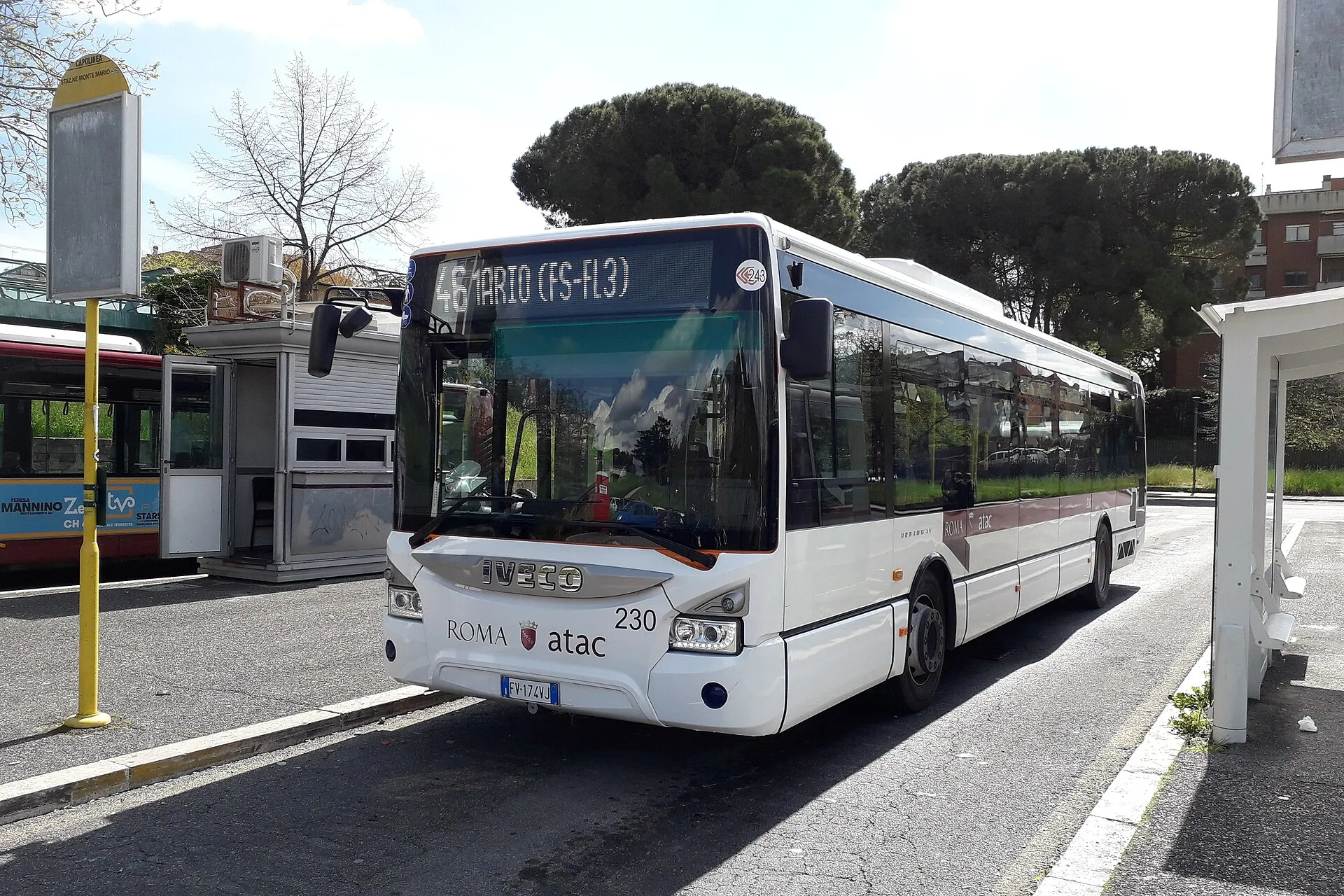Un bus de l'Atac dans une rue de Rome