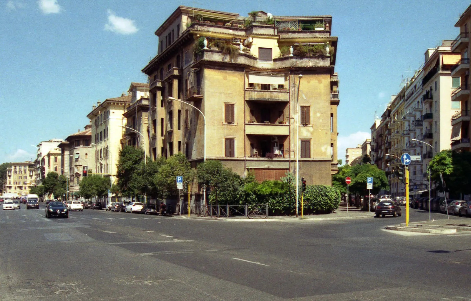 Immeubles de logements sociaux via Magna Grecia, à Rome