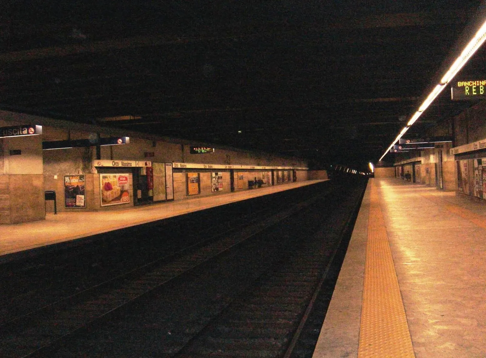 Le quai de la station Circo Massimo, sur la ligne B du métro de Rome