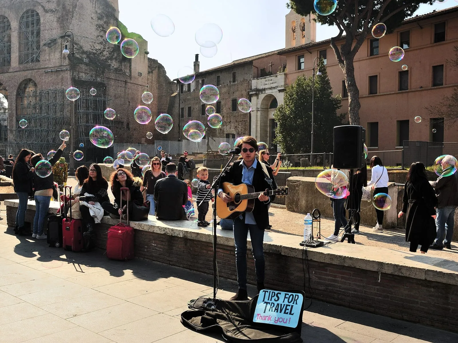 La via dei Fori Imperiali, à Rome, le long des vestiges des forums impériaux