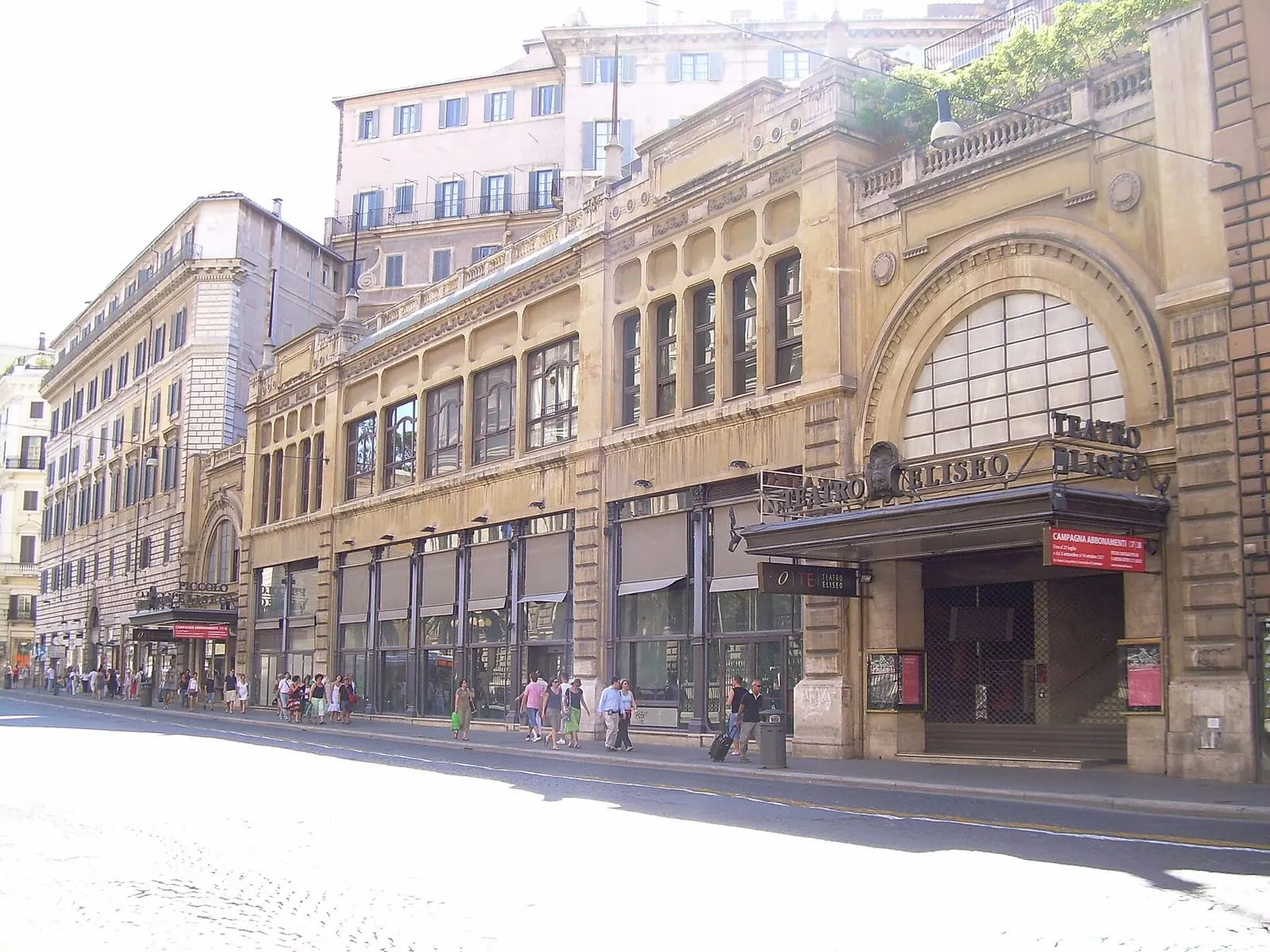 La façade du Teatro Eliseo, via Nazionale, à Rome